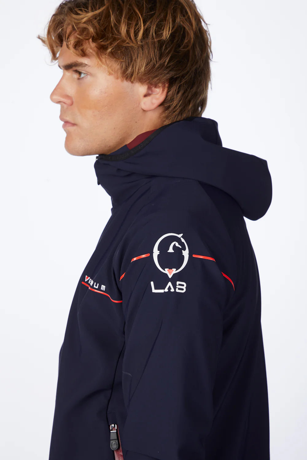GIACCA SOFTSHELL VESTRUM LAB MODELLO TOLIMAN CON CAPPUCCIO